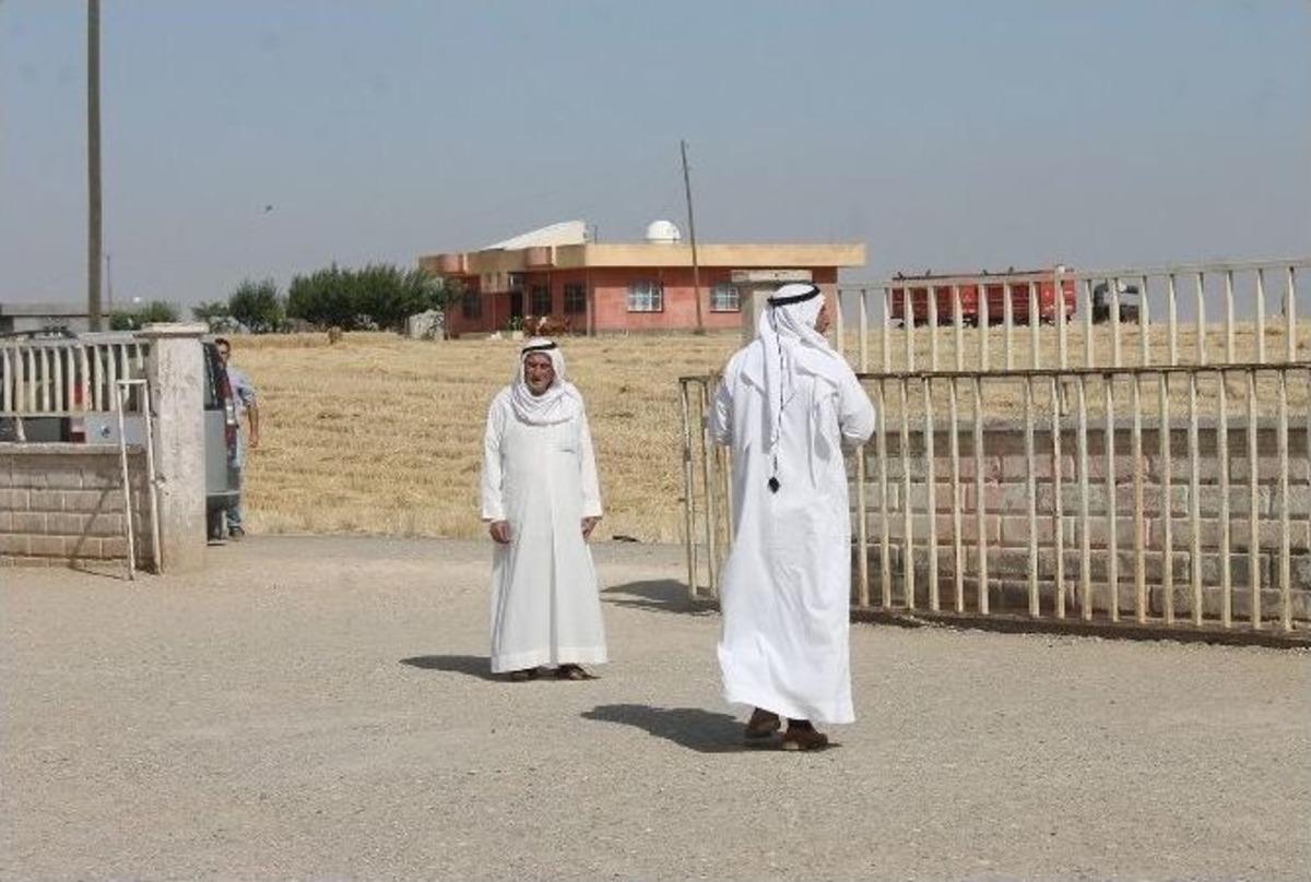 K&ouml;yl&uuml;ler Y&ouml;resel Kıyafetleriyle Sandık Başında