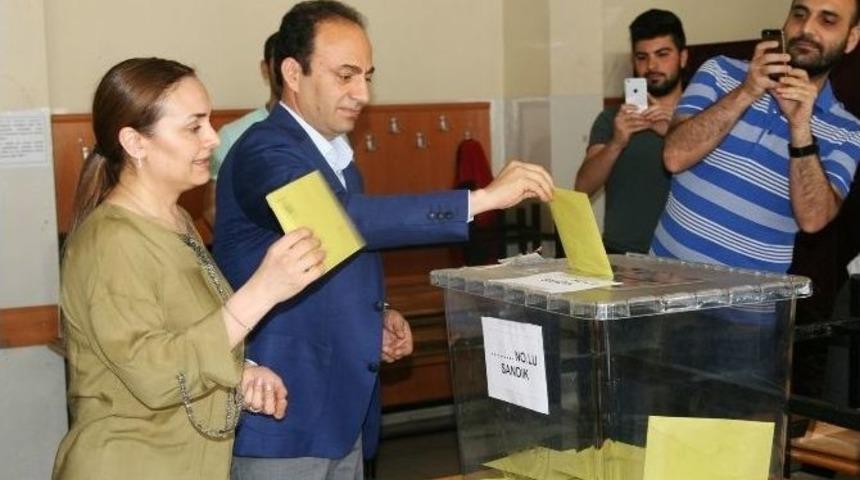 Hdp&rsquo;li Baydemir Oyunu Kullandı