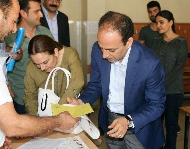 Hdp’li Baydemir Oyunu Kullandı