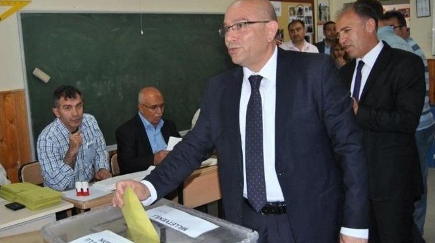 Elitaş Ve &Ouml;zden 2071 Nolu Sandıkta Oy Kullandı