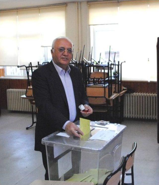 Elitaş Ve &Ouml;zden 2071 Nolu Sandıkta Oy Kullandı 1