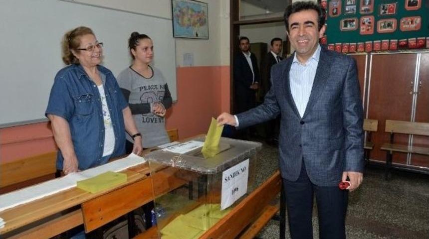 Vali G&uuml;zeloğlu Oyunu Kullandı