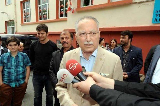 Ekmelettin İhsanoğlu, Oyunu Yeniköy'de Kullandı