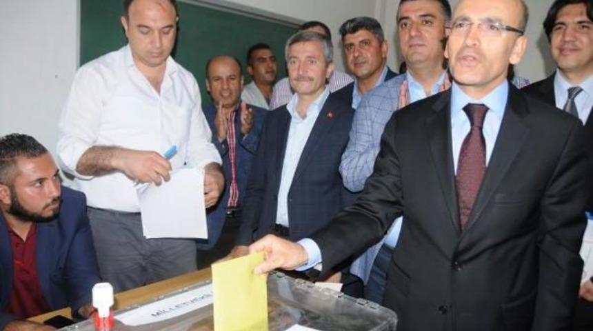 Maliye Bakanı Şimşek Oyunu Kullandı