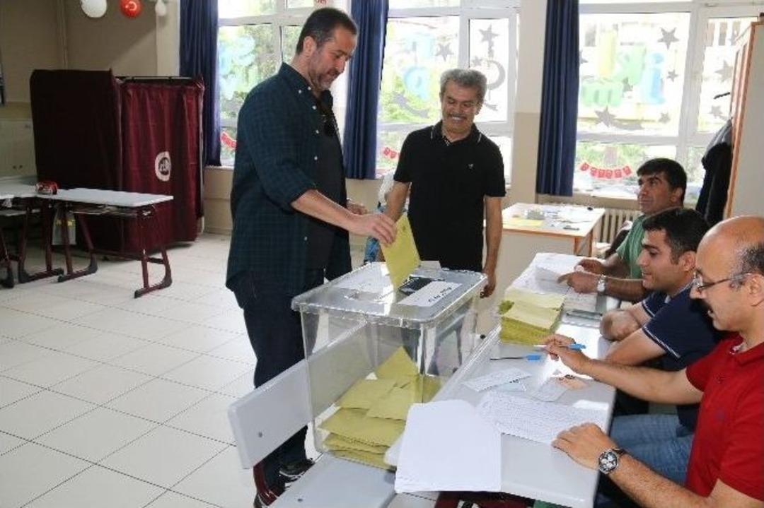 Bebek&rsquo;te &Uuml;nl&uuml; İsimler Oylarını Kullandı