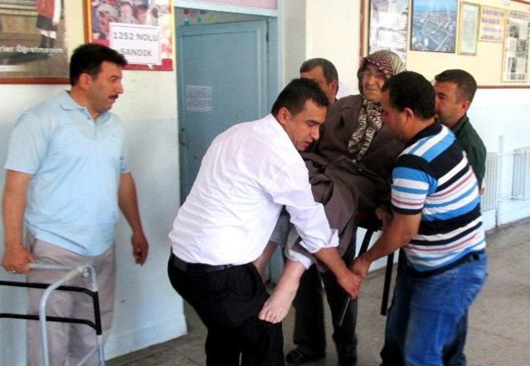 Nizip&rsquo;te Se&ccedil;menler Sandık Başında