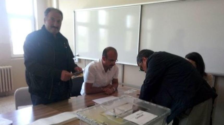 Kaymakam Ada, Oyunu Kullandı