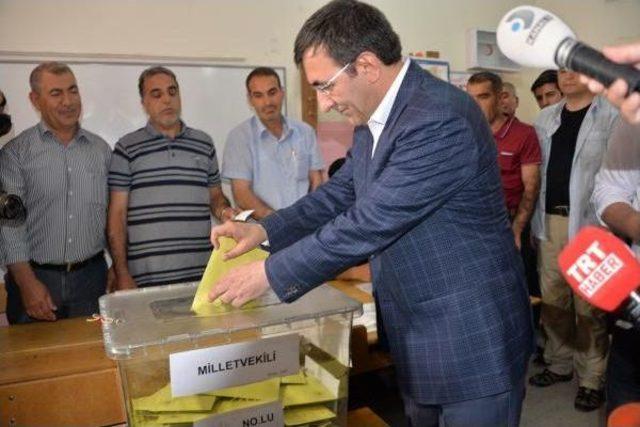 Bakanlar, Yılmaz Ve Eker, Diyarbakır'da Oy Kullandı