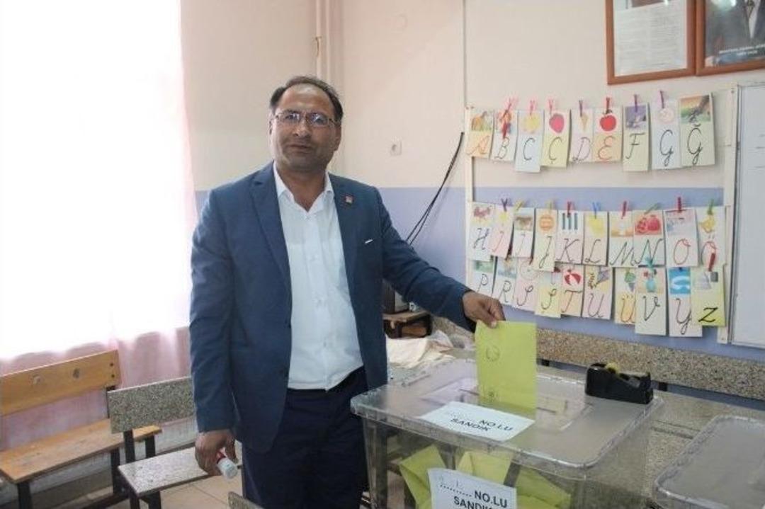 T&uuml;rkiye&rsquo;nin İlk Roman Adayı Oyunu Kullandı