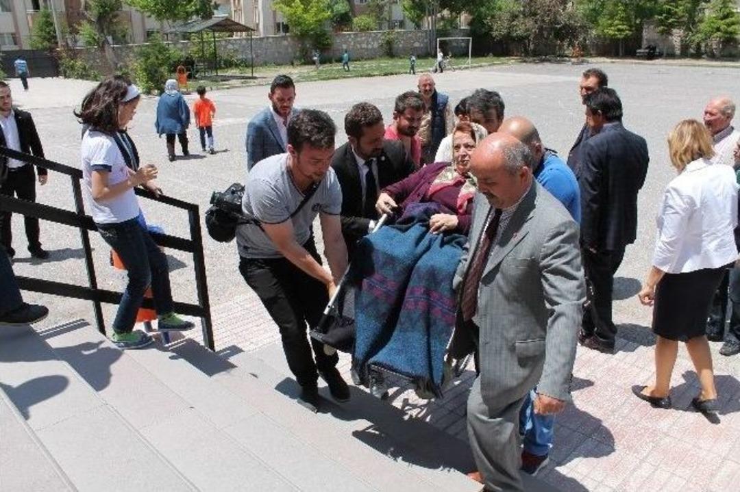 Niğde&rsquo;de Milletvekili Adayları Oylarını Kullandı