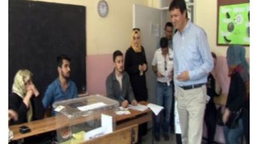 Saadet Partisi İl Başkanı Arıkan Oyunu Kullandı