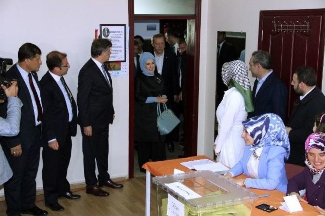 Cumhurbaşkanı Erdoğan Oyunu Saffet &Ccedil;ebi İlkokulu&rsquo;nda Kullandı