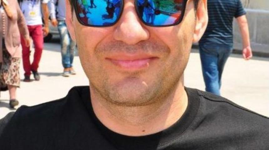 Mührü Oy Pusulası Yerine Alnına Bastı