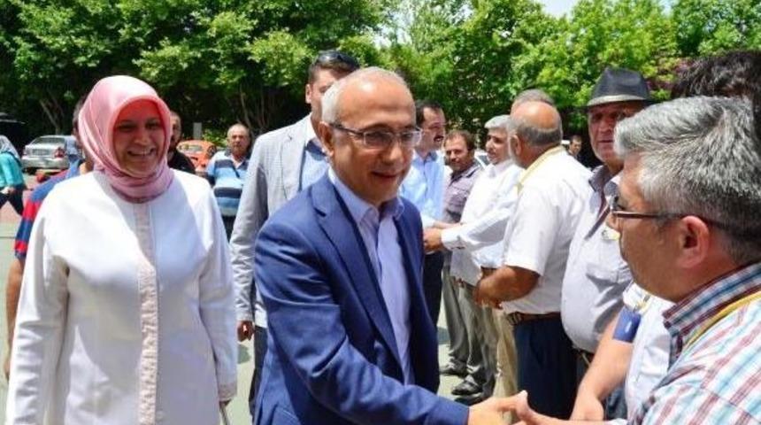 Eski Bakan Elvan Oyunu Kullandı