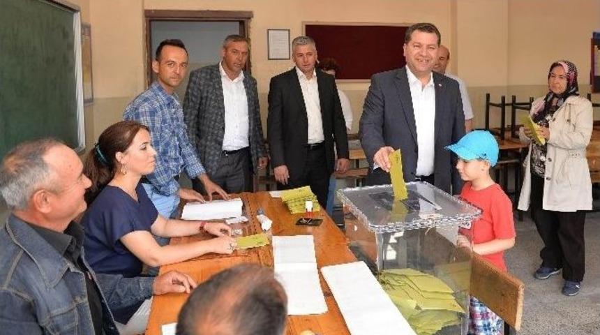 Belediye Başkanları Oy Kullandı