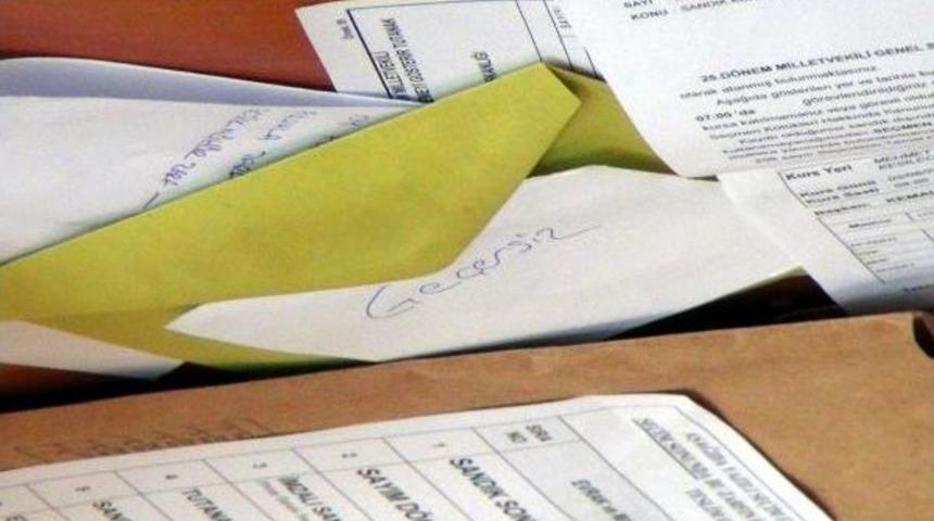 Sandık Başkanına Kızdı, Oy Pusulasını Yırttı