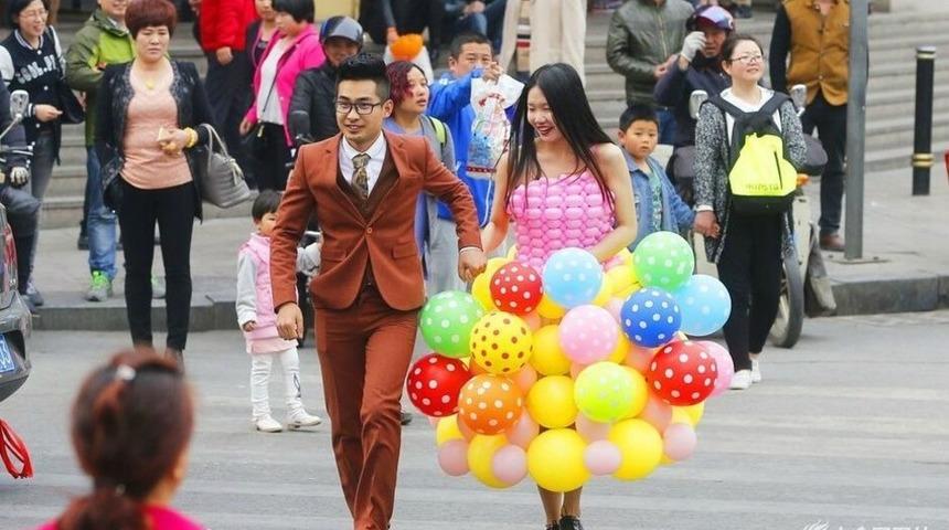 Balondan da gelinlik olur mu demeyin! 