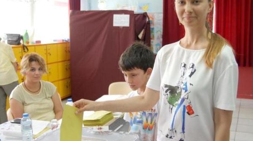 Yabancı Asıllı T&uuml;rk Vatandaşları Oy Kullandı (2)