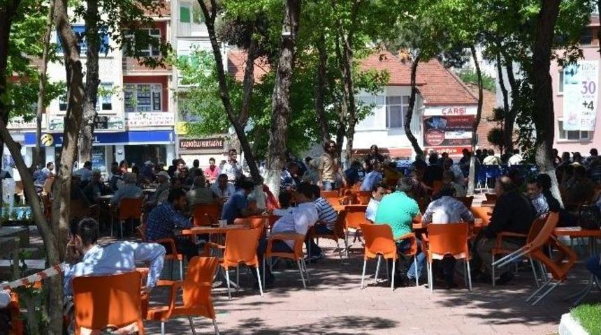 Bilecik&rsquo;te Kahvelerin Kapalı Olması &Ccedil;ay Bah&ccedil;elerine Yaradı