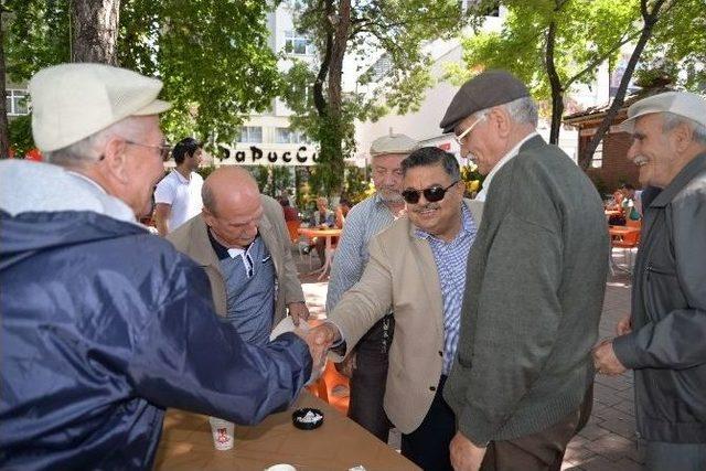 Bilecik’te Kahvelerin Kapalı Olması Çay Bahçelerine Yaradı