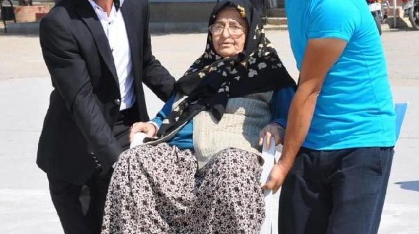 16 Se&ccedil;menli Mahallede Oy Verme S&uuml;reci 30 Dakikada Bitti