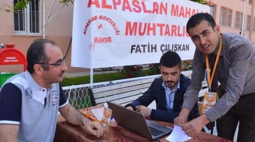 Muhtardan 'se&ccedil;im Kurulu' Hizmeti