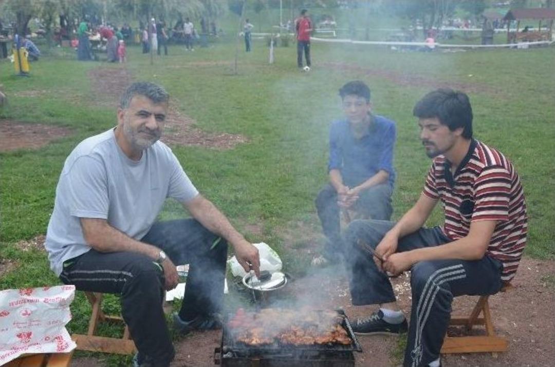 Oyunu Kullanan Vatandaşlar Pikniğe Koştu
