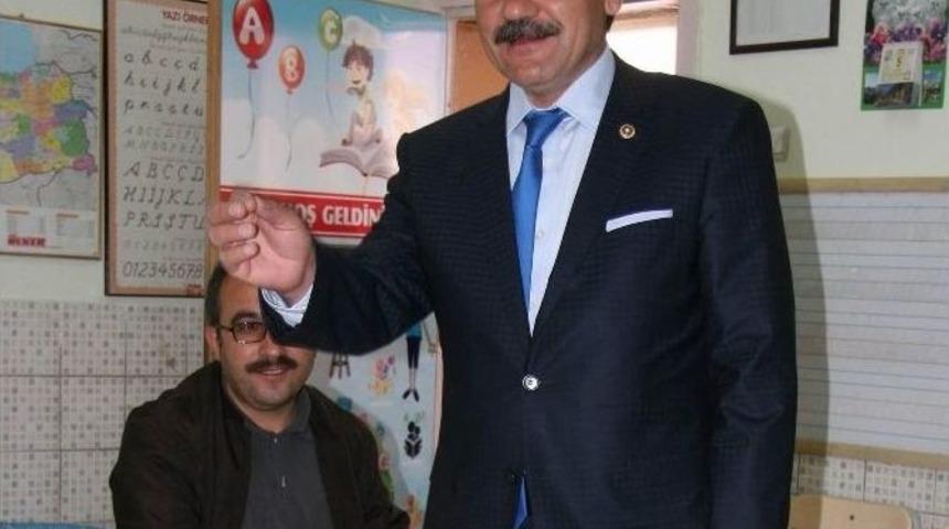 Yasağa Rağmen Oy Kullandıktan Sonra Kabinde Fotoğraf &Ccedil;ekip Paylaştılar