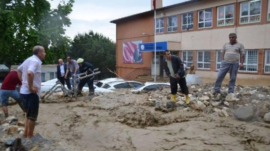 Oy Kullanırken Selin Vurduğu Okulda Mahsur Kalanlar Kurtarıldı