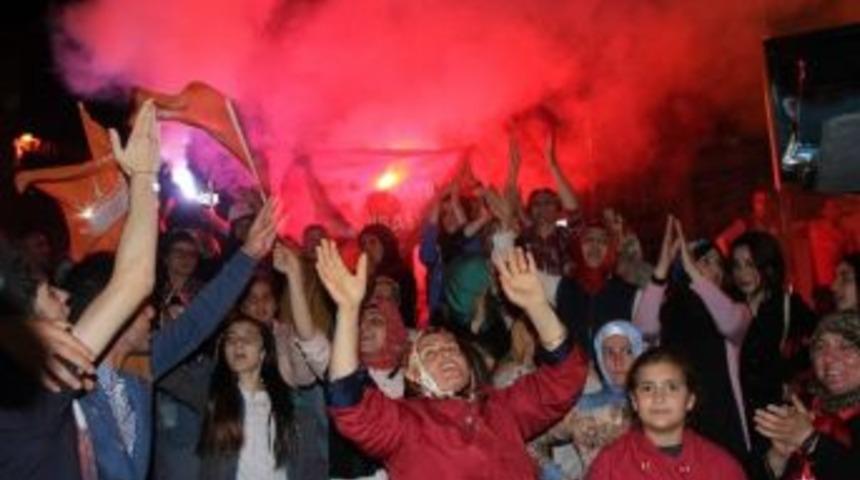 Ak Parti&rsquo;den Rize&rsquo;de Zafer Kutlaması