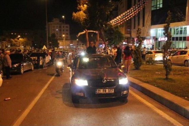 Şanlıurfa’Da Hdp'lilerden Zılgıtlı Kutlama