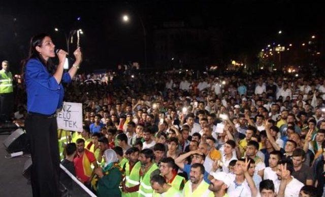 Diyarbakır'da Hdp'liler Kutlamalara Başladı (3)