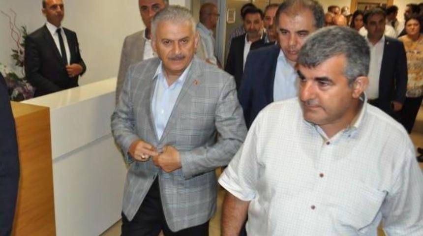 Ak Parti İzmir Binasında Sessizlik Hakim (2)