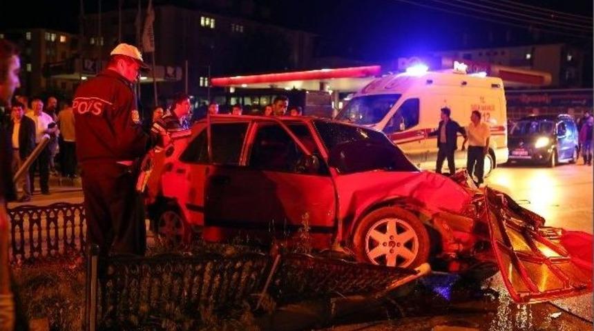 Kastamonu&rsquo;da İki Otomobil &Ccedil;arpıştı: 7 Yaralı