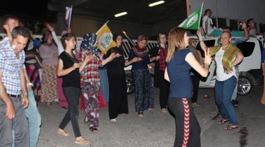 İzmir'de Hdp'lilerden Se&ccedil;im Kutlaması