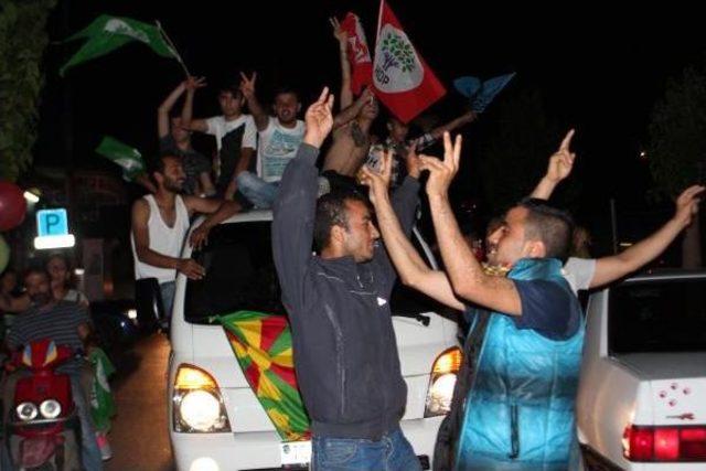 İzmir de Hdp lilerden Seçim Kutlaması 2