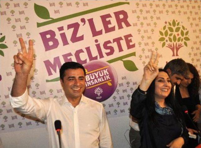 Demirtaş Ve Yüksekdağ'a Yoğun Ilgi