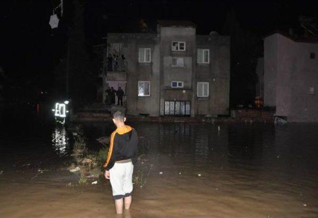 Denizli'de Sağanak Yağmur Hayatı Olumsuz Etkiledi