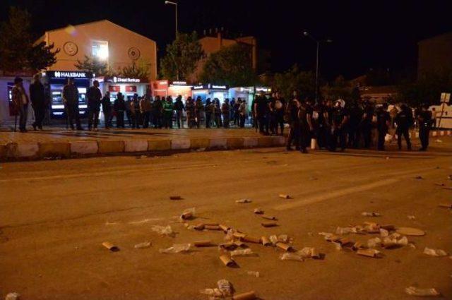 Muş'ta Hdp'liler Ile Polis Arasında Gerginlik: 20 Gözaltı