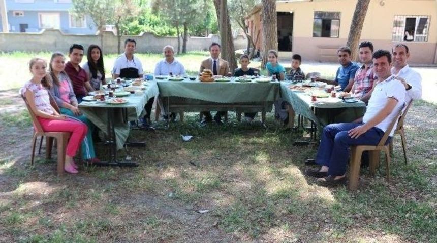 &Ouml;ğrencilerden Duman&rsquo;a Kahvaltı Jesti