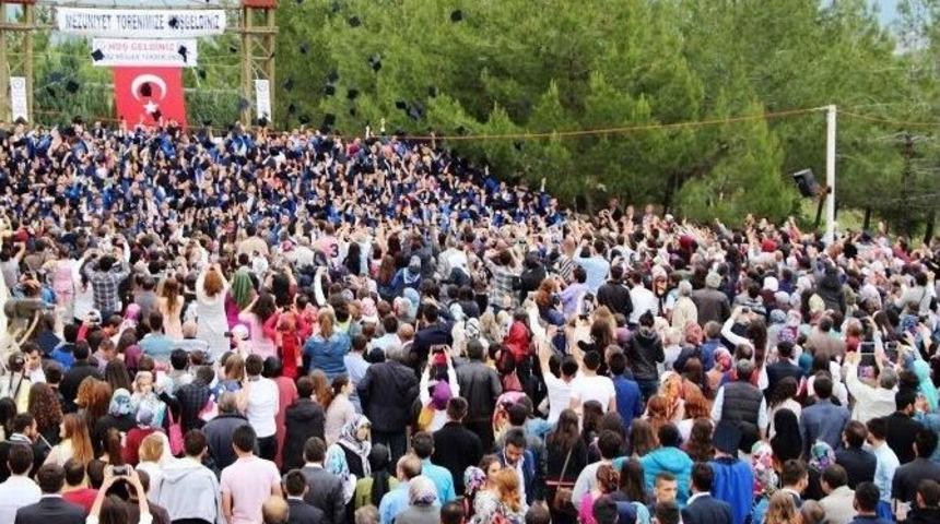 Gediz&rsquo;de Mezuniyet Sevinci