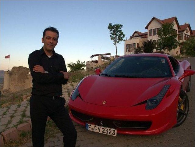 Ferrari’yle Boru Taşıdı Sosyal Medya Sallandı