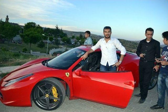 Ferrari’yle Boru Taşıdı Sosyal Medya Sallandı