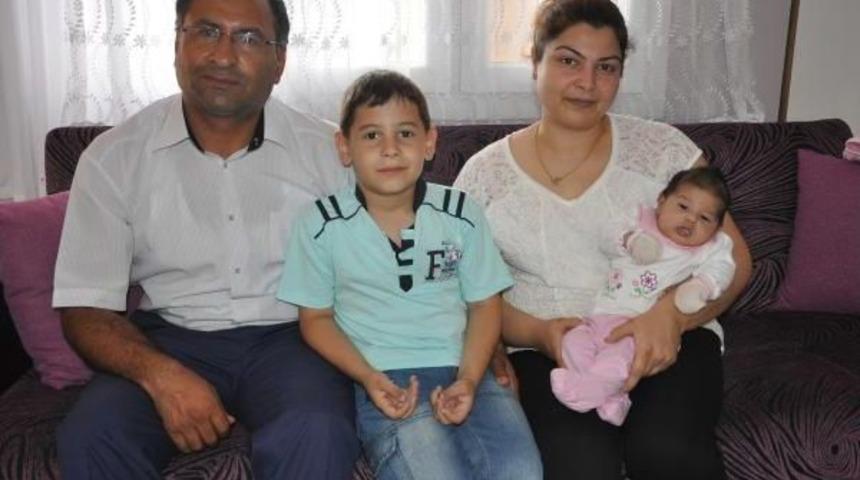 &Uuml;lkenin Ilk Roman Vekili Se&ccedil;ilen Pur&ccedil;u, Kızı 'm&uuml;jde'ye Koştu
