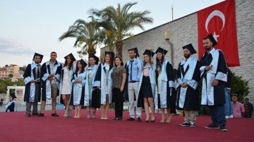 Kuşadası Turizm Fak&uuml;ltesi&rsquo;nde Mezuniyet Heyacanı