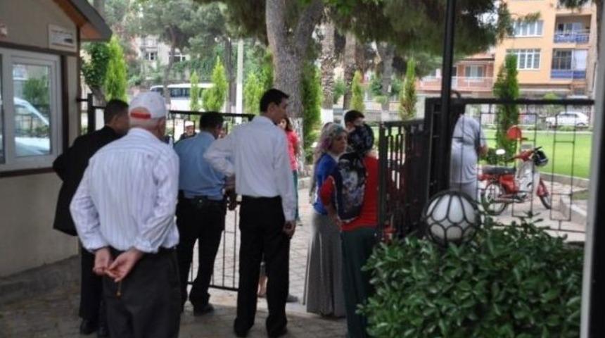 Karısını Ve &Ccedil;ocuklarını Yakmak İstedi