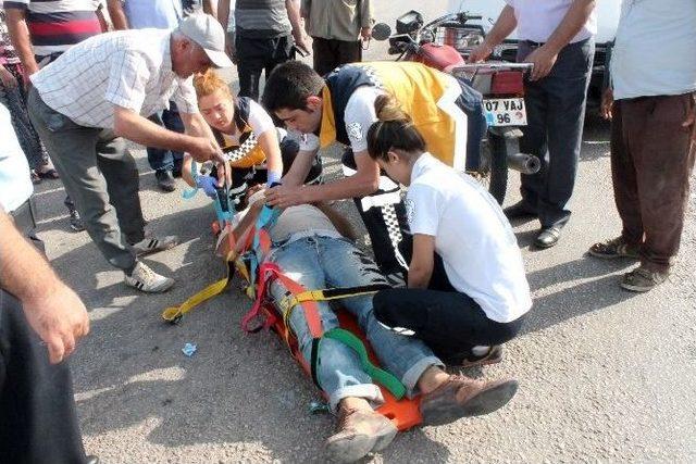 Kumluca’da İki Kazada Üç Kişi Yaralandı