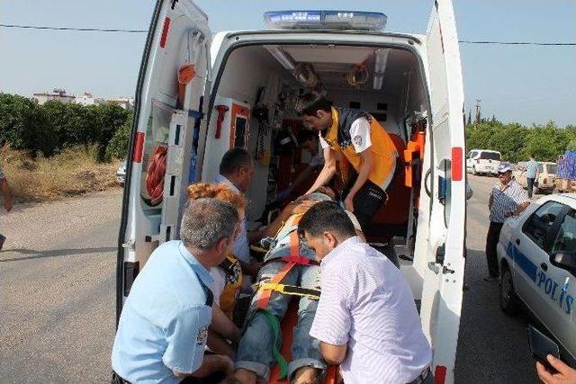 Kumluca&rsquo;da İki Kazada &Uuml;&ccedil; Kişi Yaralandı 2