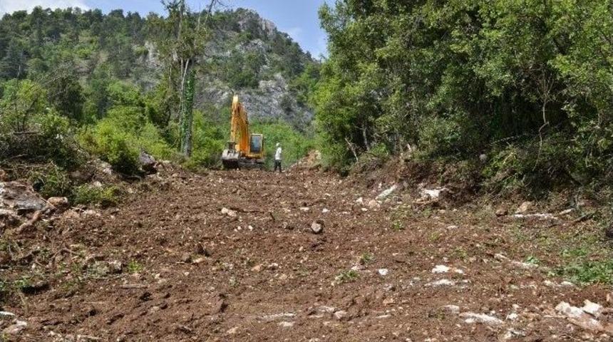 Başkan B&ouml;cek, &ldquo;yeni Yollar İle G&ouml;n&uuml;lleri Bağlıyoruz&rdquo;
