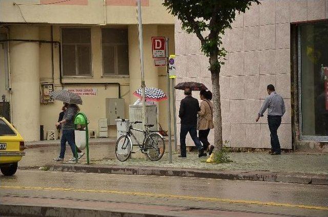 Eskişehir&rsquo;de Aralıklı Yağmur Yağışı 1